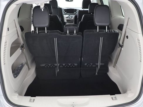 Used 2024 Chrysler Pacifica Touring-L image 26