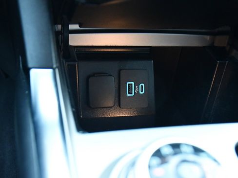 Used 2022 Ford Explorer XLT w/ Equipment Group 202A image 32