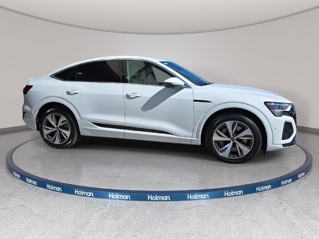 Used 2024 Audi Q8 e-tron Premium Plus w/ Premium Plus Package AWD/4WD image 5