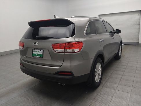 Used 2018 Kia Sorento LX image 9