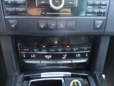 Used 2010 Mercedes-Benz E 350 4MATIC Sedan w/ Premium 2 Pkg image 19