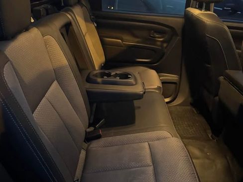 Used 2017 Nissan Titan SV image 9
