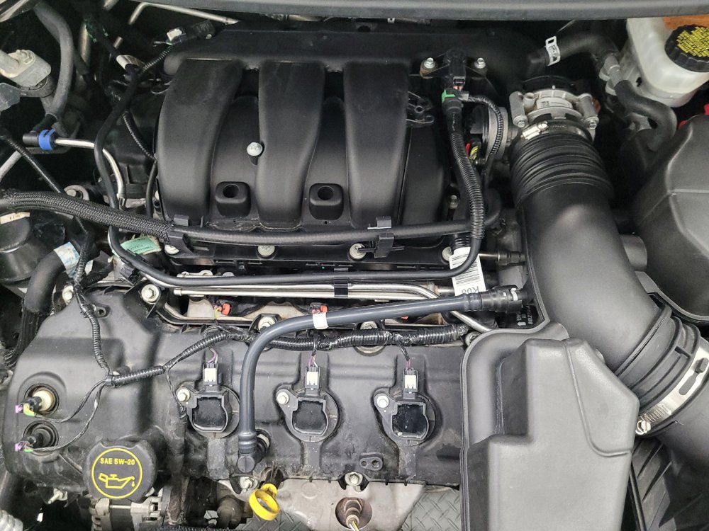 Used 2018 Ford Explorer XLT w/ Equipment Group 202A FWD image 30