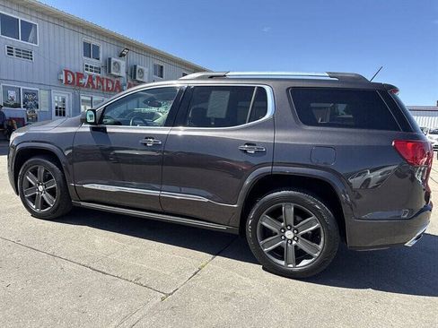 Used 2018 GMC Acadia Denali w/ Technology Package AWD/4WD image 4