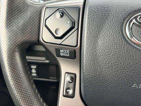 Used 2016 Toyota Tacoma TRD Sport image 22