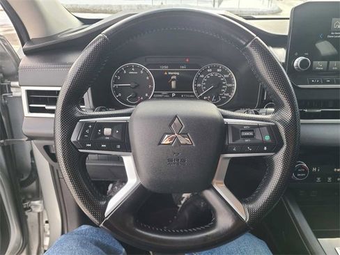 Used 2022 Mitsubishi Outlander SE image 27