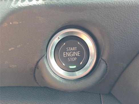 Used 2025 Chevrolet Suburban LT AWD/4WD image 32