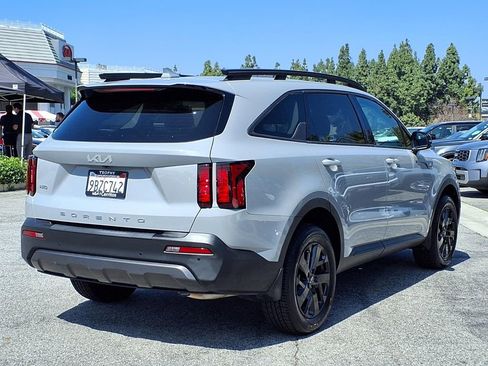 Used 2022 Kia Sorento S image 3