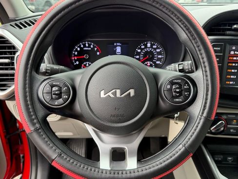 Used 2022 Kia Soul LX w/ Technology Package FWD image 17