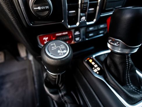 Used 2024 Jeep Wrangler Unlimited Rubicon AWD/4WD image 32