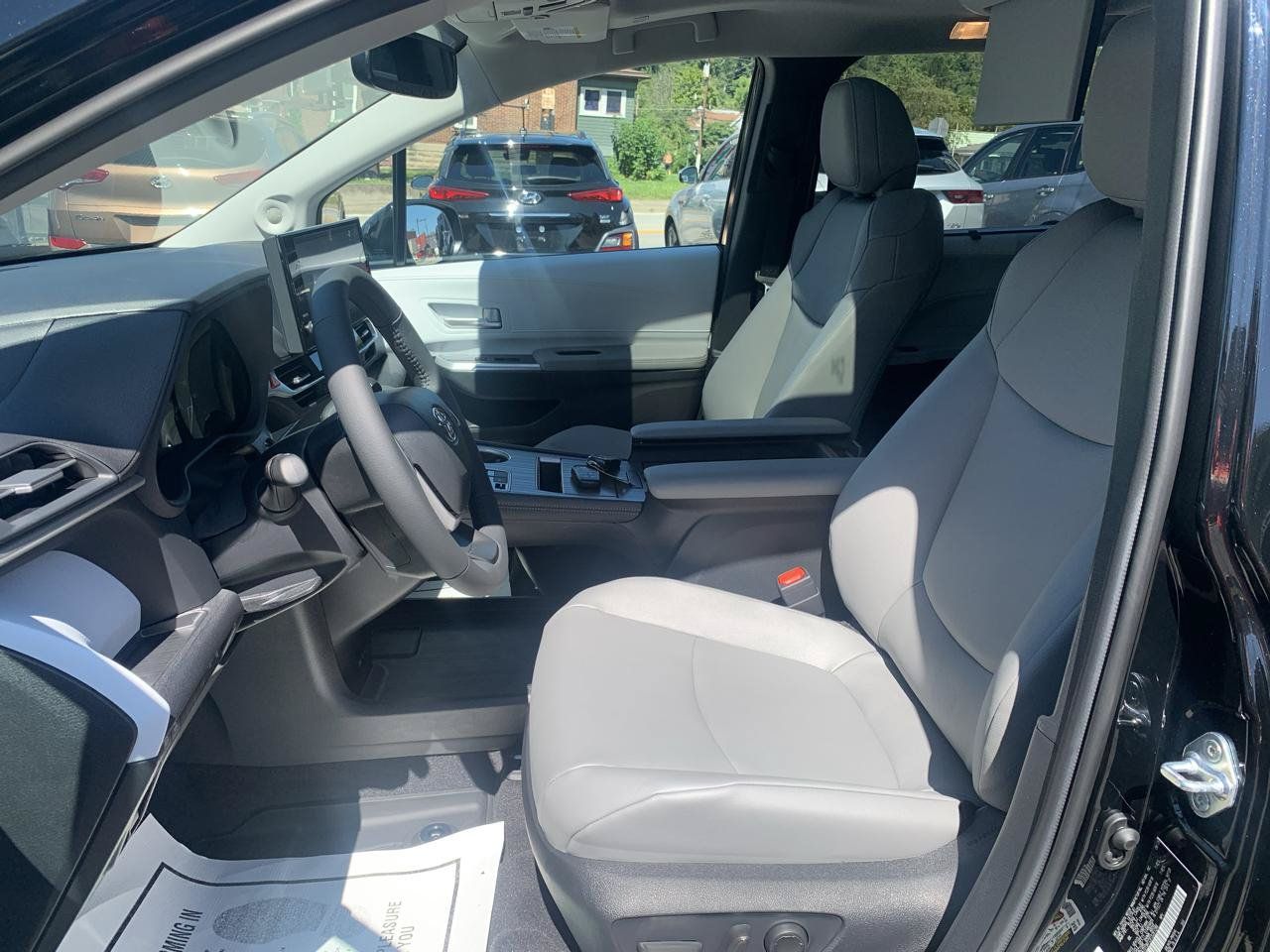 Used 2026 Toyota Sienna XLE AWD/4WD image 19