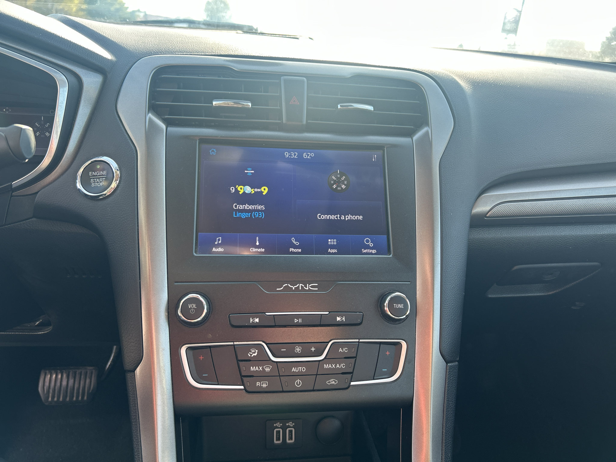 Used 2020 Ford Fusion SE FWD image 15