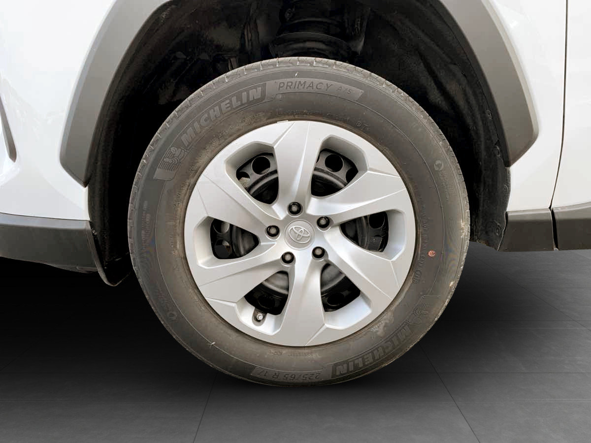 Used 2022 Toyota RAV4 LE AWD/4WD image 10