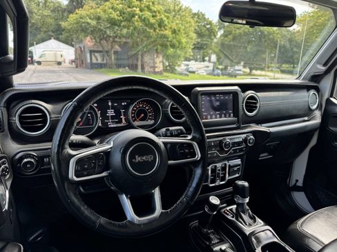 Used 2018 Jeep Wrangler Unlimited Sahara w/ Dual Top Group AWD/4WD image 28