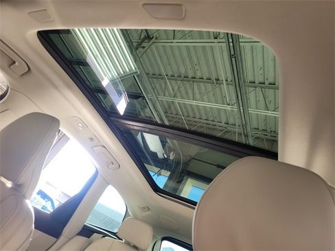 Certified 2023 Volvo XC60 B5 Ultimate w/ Climate Package image 11