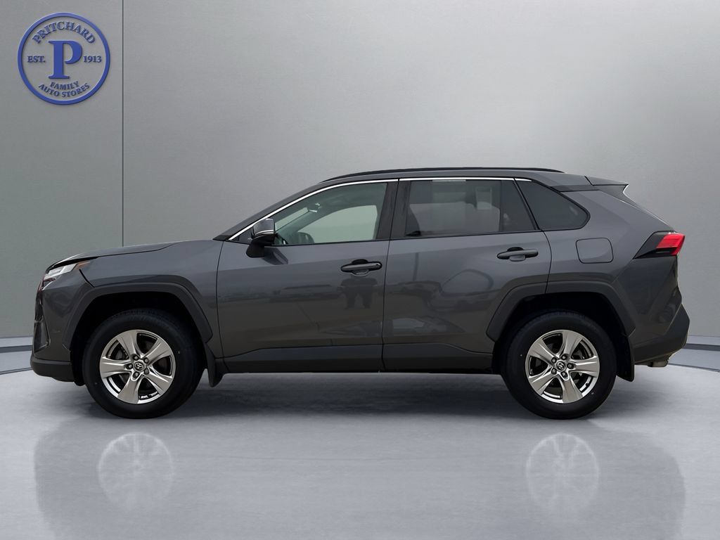 Used 2022 Toyota RAV4 XLE FWD image 4