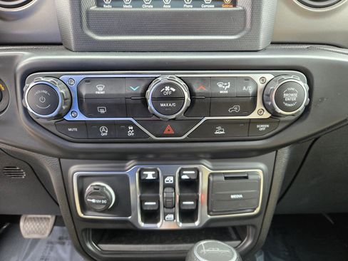 Certified 2022 Jeep Gladiator Sport image 12
