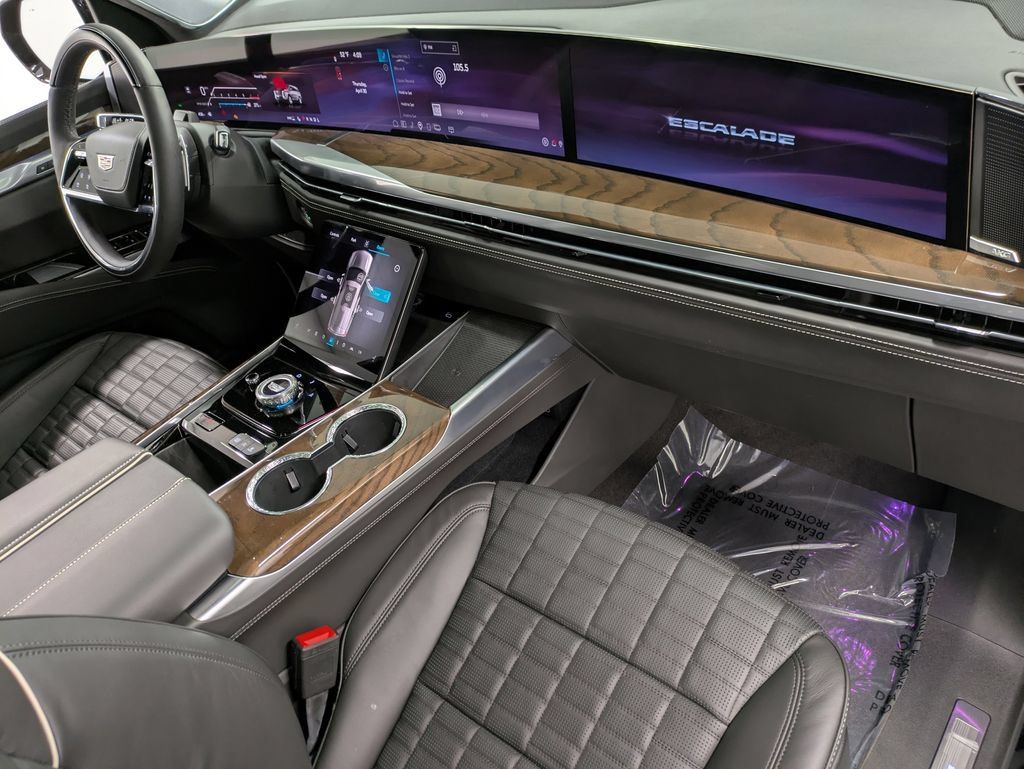 Used 2026 Cadillac Escalade Platinum Sport w/ LPO, Floor Liner Package AWD/4WD image 31