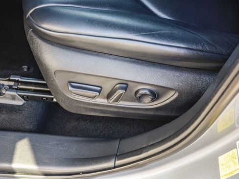 Certified 2023 Toyota Highlander XLE image 24