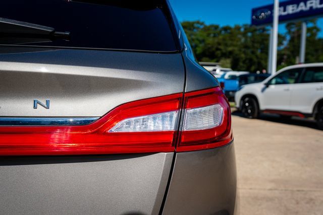 Used 2016 Lincoln MKX Reserve w/ Technology Package FWD image 17
