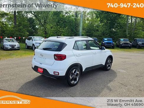 Used 2025 Hyundai Venue SEL FWD image 29