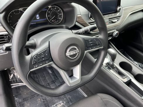 Used 2025 Nissan Altima 2.5 SV image 27