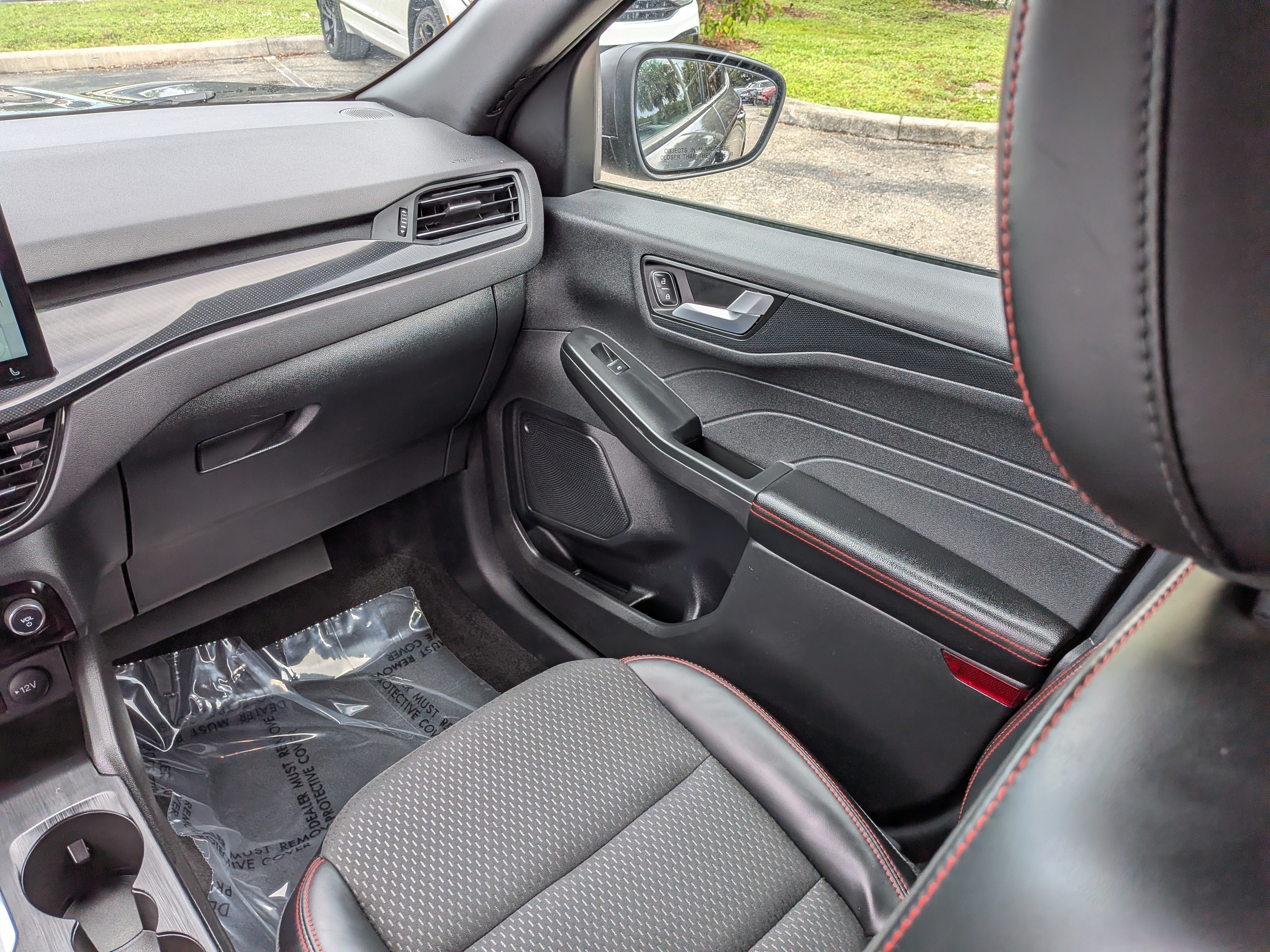 Used 2025 Ford Escape ST-Line w/ Equipment Group 301A FWD image 18