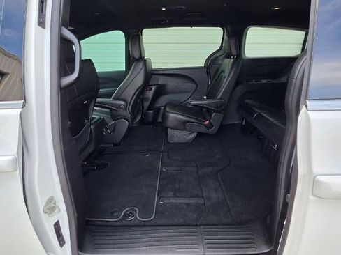 Used 2026 Chrysler Pacifica Select FWD image 25