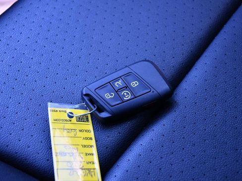 Used 2020 Volkswagen Atlas Cross Sport SE FWD image 20