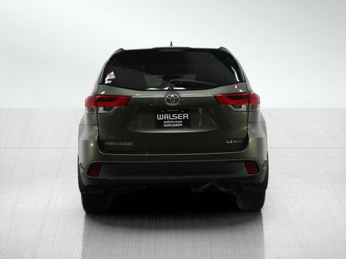 Used 2017 Toyota Highlander Plus image 4