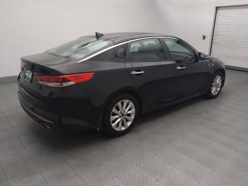 Used 2018 Kia Optima LX w/ 17" Alloy Wheels Package FWD image 10