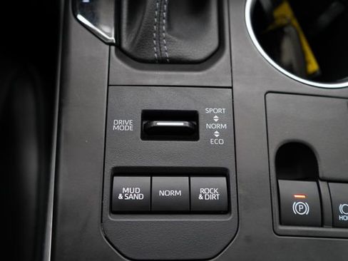 Used 2023 Toyota Highlander XLE image 57