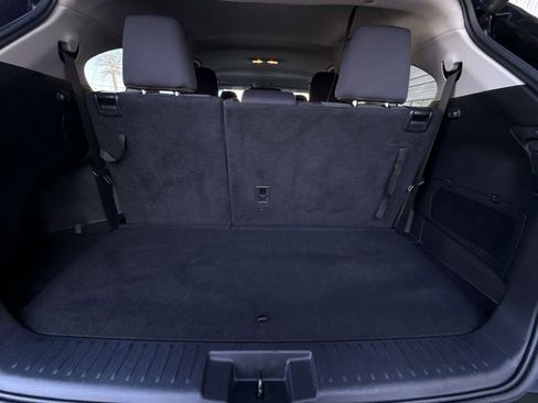 Used 2024 Toyota Highlander LE image 24