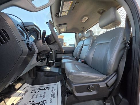Used 2015 Ford F550 4x4 Regular Cab Super Duty image 9
