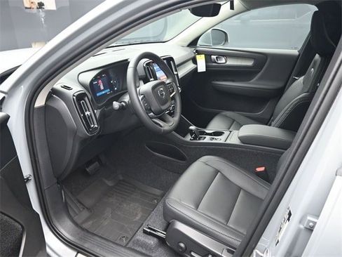 New 2025 Volvo XC40 B5 Core w/ Protection Package Premier image 18