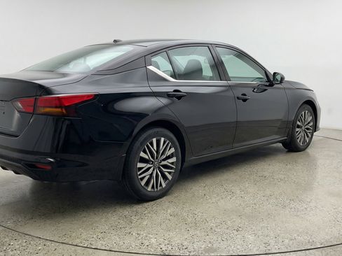 Used 2025 Nissan Altima 2.5 SV FWD image 9