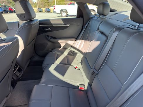 Used 2015 Chevrolet Impala LTZ image 16