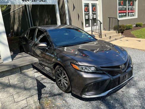 Used 2021 Toyota Camry SE FWD image 3