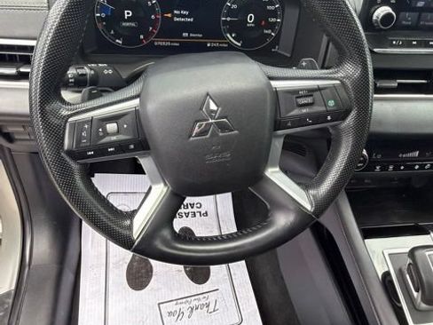 Used 2022 Mitsubishi Outlander SE FWD image 16