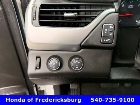 Used 2018 Chevrolet Suburban LT w/ Luxury Package image 35