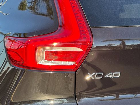 Certified 2021 Volvo XC40 T5 R-Design image 26