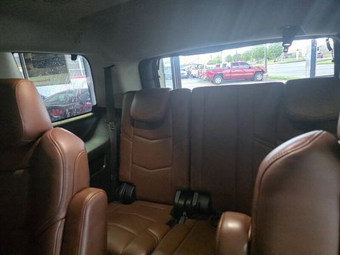 Used 2019 Cadillac Escalade Premium Luxury AWD/4WD image 34