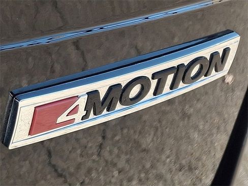 Used 2019 Volkswagen Tiguan SE w/ Panoramic Sunroof Package image 32