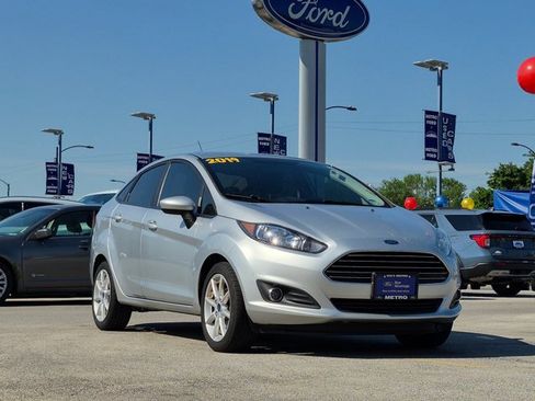 Certified 2019 Ford Fiesta SE w/ Equipment Group 201A FWD image 2