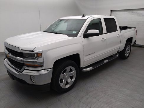 Used 2018 Chevrolet Silverado 1500 LT w/ LT Eassist Package AWD/4WD image 2