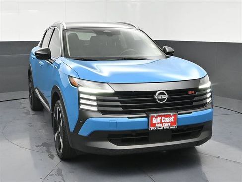 Certified 2025 Nissan Kicks SR FWD image 3
