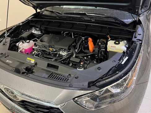 Certified 2025 Toyota Highlander Platinum image 9