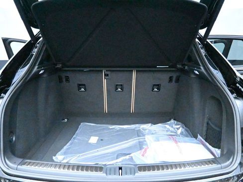 New 2025 Porsche Macan image 23