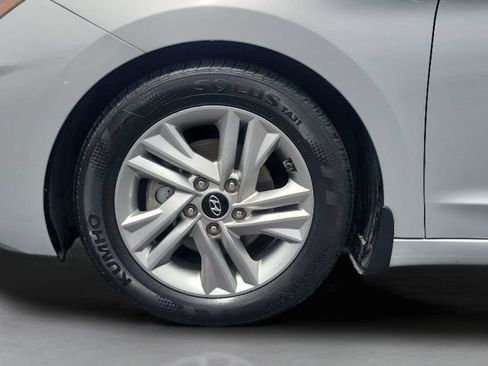 Used 2020 Hyundai Elantra Value Edition w/ Winter Weather Package FWD image 25