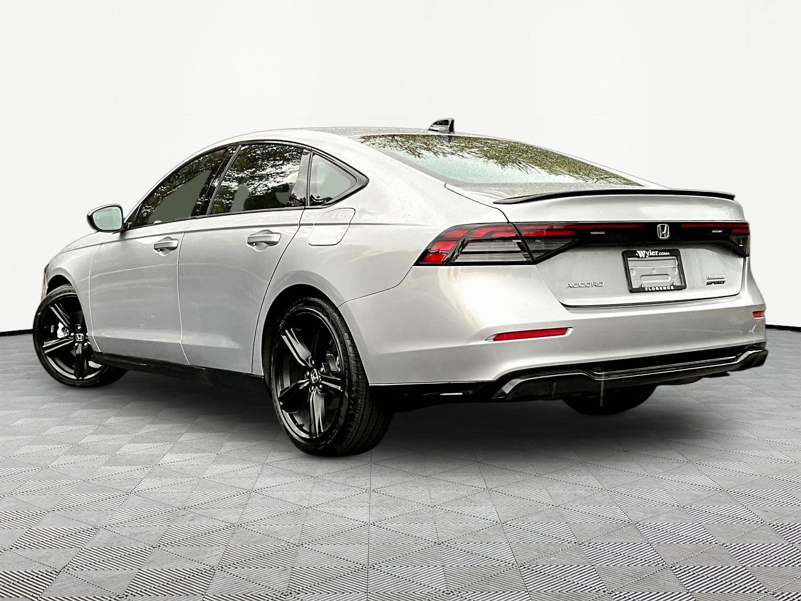 Used 2024 Honda Accord Sport image 4